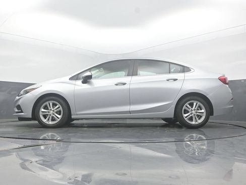 Used 2018 Chevrolet Cruze LT w/ Convenience Package FWD image 49