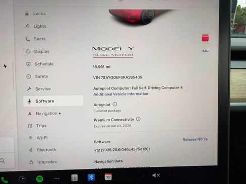 Used 2024 Tesla Model Y Performance image 17