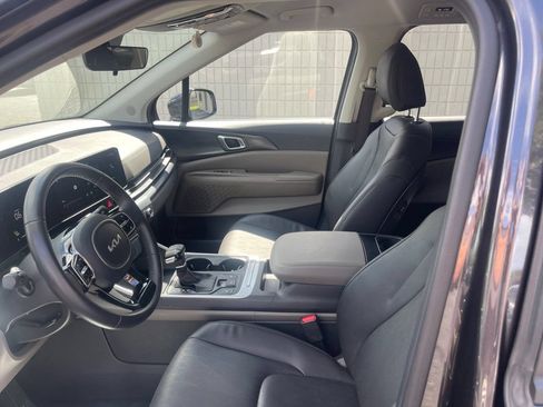 Used 2026 Kia Carnival FWD image 11