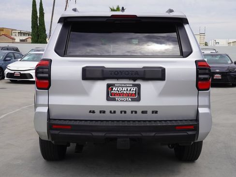 Certified 2025 Toyota 4Runner SR5 AWD/4WD image 6