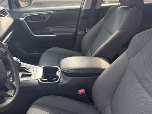 Used 2022 Toyota RAV4 LE image 10