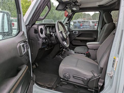 Used 2024 Jeep Wrangler Unlimited Sahara AWD/4WD image 9