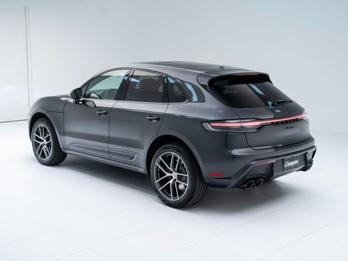 Certified 2025 Porsche Macan AWD/4WD image 3