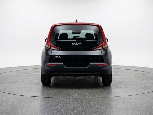 Used 2025 Kia Soul LX w/ LX Technology Package FWD image 7