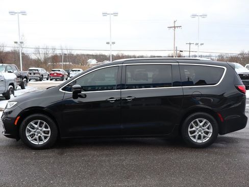 Used 2021 Chrysler Pacifica Touring-L w/ Uconnect Theater Family Group image 29