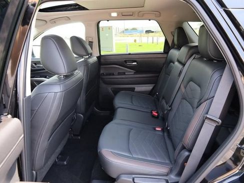 Certified 2025 Nissan Pathfinder Platinum w/ Cargo Package FWD image 11