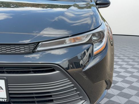 Used 2025 Toyota Corolla LE FWD image 12