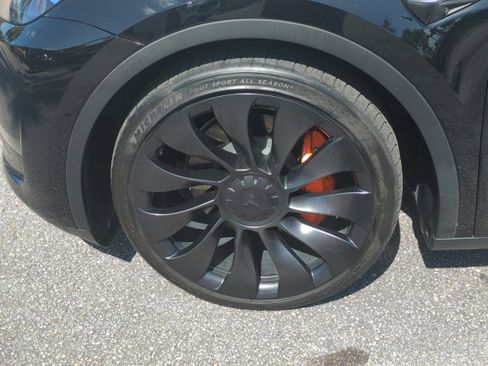 Used 2023 Tesla Model Y Performance image 11