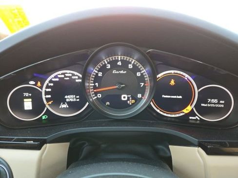 Used 2020 Porsche Cayenne Turbo image 18