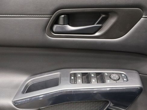 Used 2024 Nissan Pathfinder SV image 18