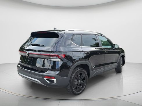 New 2026 Volkswagen Taos SE FWD image 6