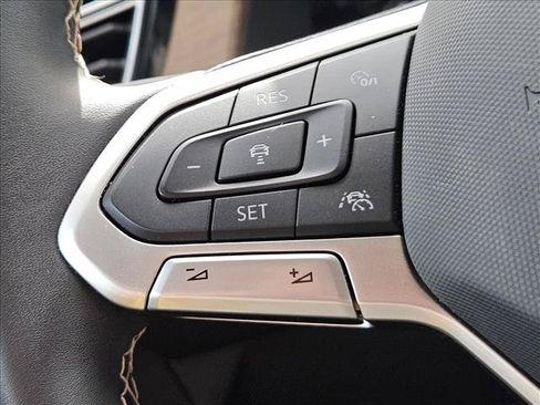 Used 2024 Volkswagen Atlas SE FWD image 21