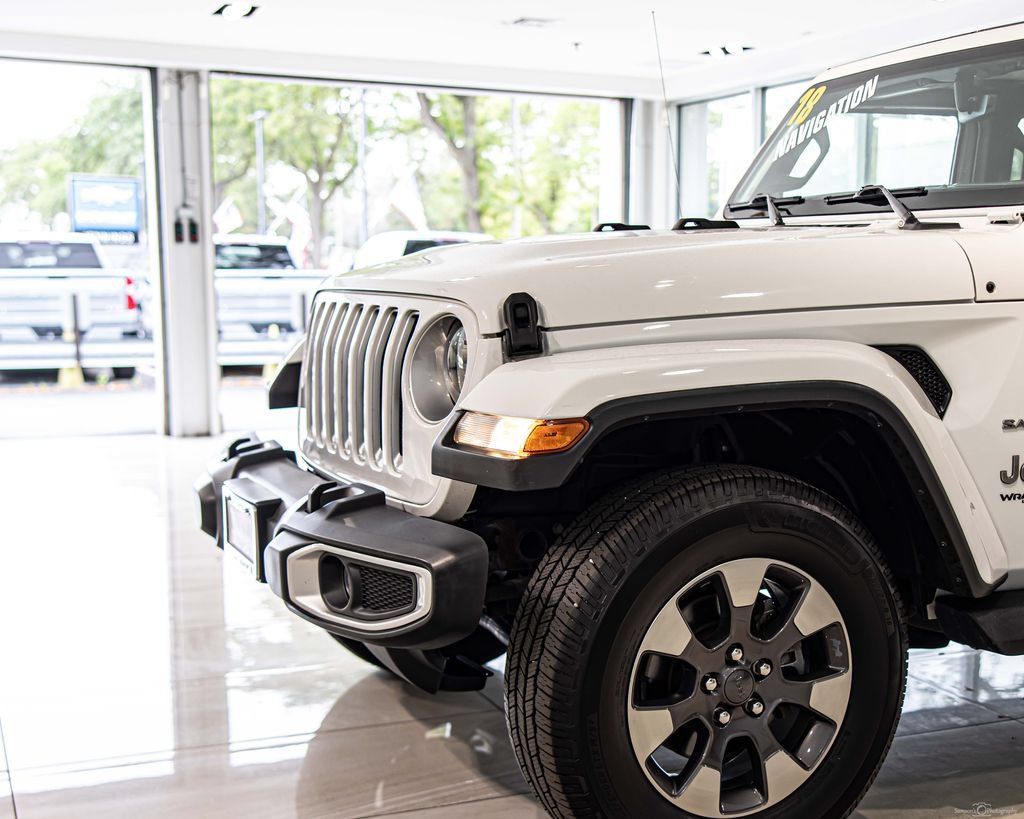 Used 2018 Jeep Wrangler Unlimited Sahara w/ Dual Top Group AWD/4WD image 4