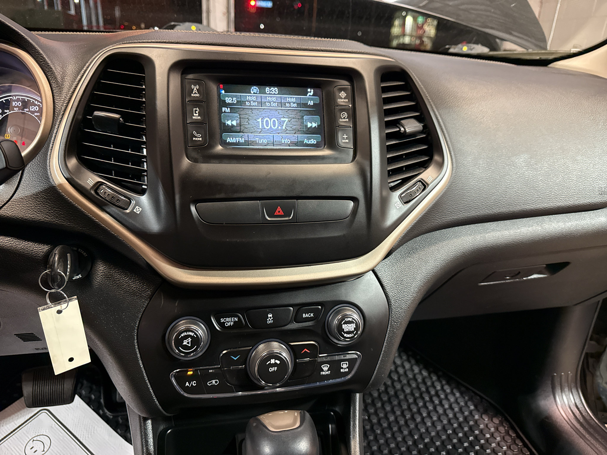 Used 2015 Jeep Cherokee Sport w/ Cold Weather Group AWD/4WD image 19