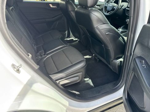 Used 2023 Ford Escape SE image 15