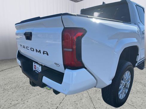 Used 2025 Toyota Tacoma SR5 image 7
