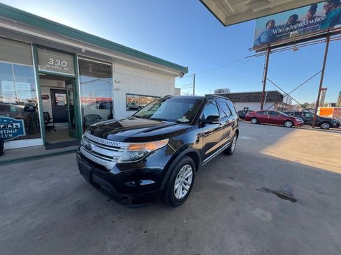 Used 2014 Ford Explorer XLT w/ Equipment Group 202A FWD image 1