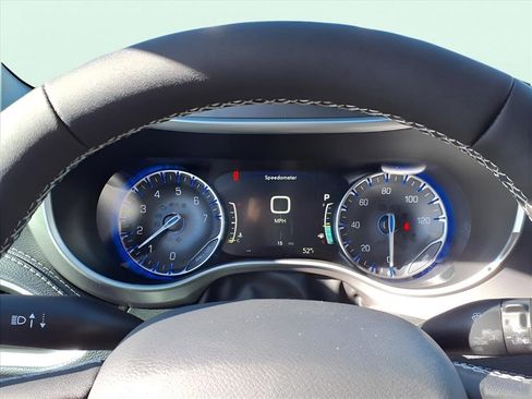 New 2025 Chrysler Pacifica Select image 8