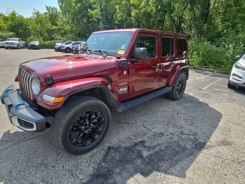 Used 2022 Jeep Wrangler Unlimited Sahara w/ Cold Weather Group AWD/4WD image 2