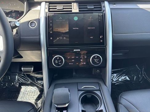 Used 2025 Land Rover Discovery Dynamic SE AWD/4WD image 15