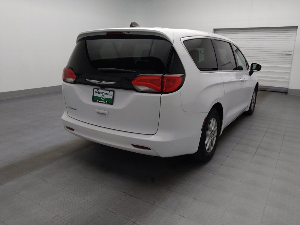 Used 2023 Chrysler Voyager LX FWD image 9
