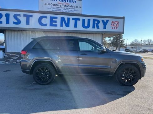 Used 2017 Jeep Grand Cherokee Altitude image 14