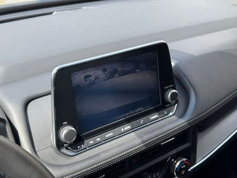 Used 2025 Nissan Rogue SV FWD image 25