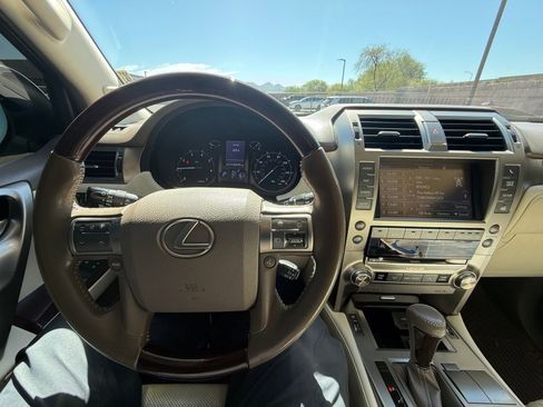 Used 2019 Lexus GX 460 Premium w/ Premium Package AWD/4WD image 22