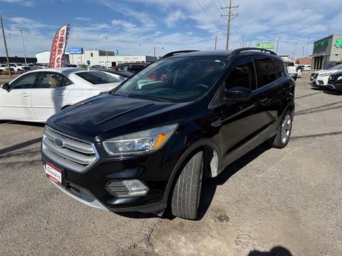 Used 2018 Ford Escape SE w/ Ford Safe & Smart Package image 2