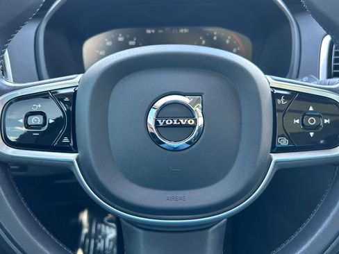 Used 2022 Volvo XC90 T6 Momentum image 11