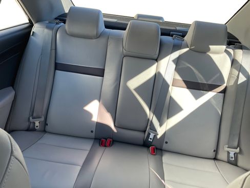 Used 2014 Toyota Camry XLE image 17