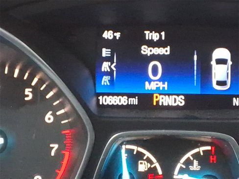 Used 2017 Ford Escape SE w/ SE Leather Comfort Package image 15