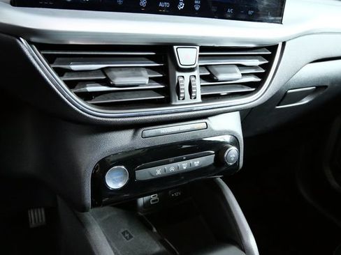 Certified 2025 Ford Escape Platinum AWD/4WD image 22