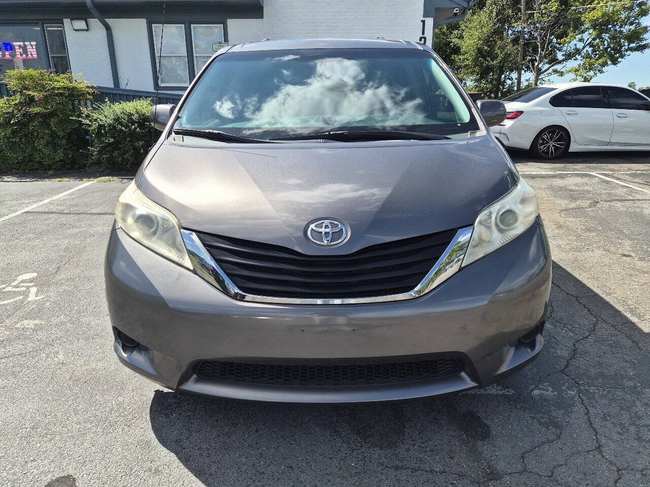 Used 2014 Toyota Sienna LE FWD image 8