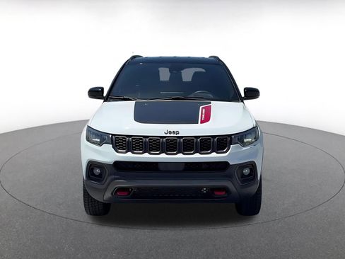 Used 2025 Jeep Compass Trailhawk AWD/4WD image 4