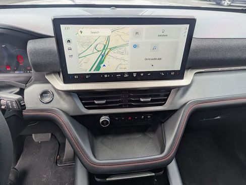 Used 2025 Ford Explorer ST-Line w/ ST-Line Street Pack image 13