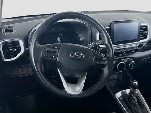 Used 2025 Hyundai Venue SEL FWD image 18