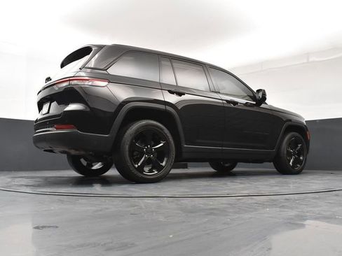 Used 2023 Jeep Grand Cherokee Altitude image 24