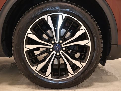 Certified 2021 Ford Escape SE w/ SE Sport Appearance Package image 35