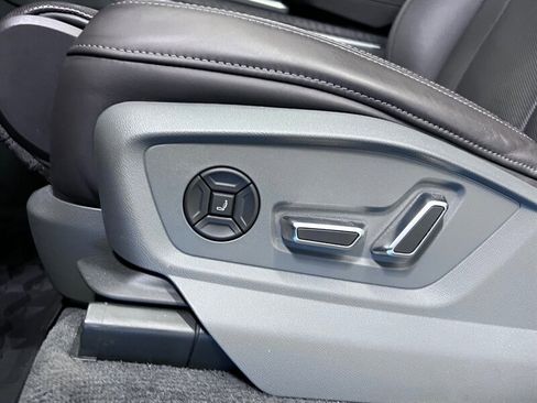 Used 2019 Audi Q8 Prestige image 17