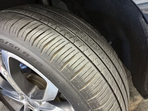 Certified 2025 Chrysler Pacifica Pinnacle w/ Trailer Tow Group AWD/4WD image 26