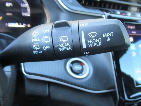 Used 2023 Jeep Grand Cherokee L Laredo image 23