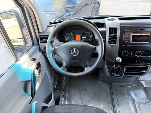 Used 2018 Mercedes-Benz Sprinter 2500 image 25