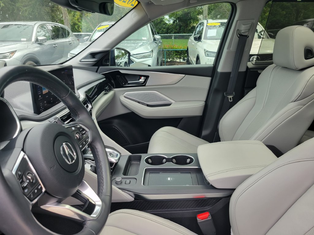 Used 2025 Acura MDX w/ Technology Package FWD image 16