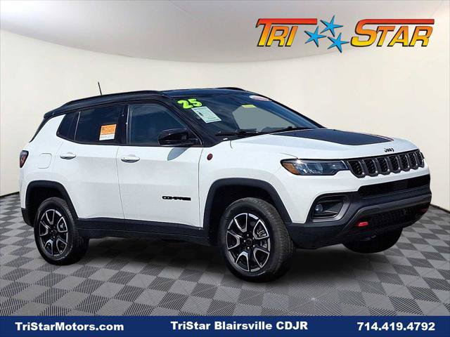 Certified 2025 Jeep Compass Trailhawk AWD/4WD image 1