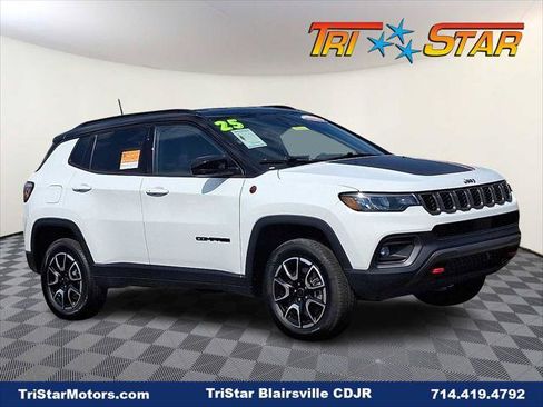 Certified 2025 Jeep Compass Trailhawk AWD/4WD image 1