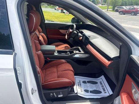 Used 2025 Lincoln Nautilus Black Label w/ Jet Appearance Package AWD/4WD image 16