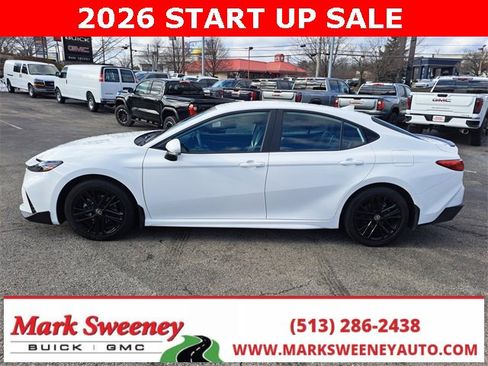 Used 2025 Toyota Camry SE image 28