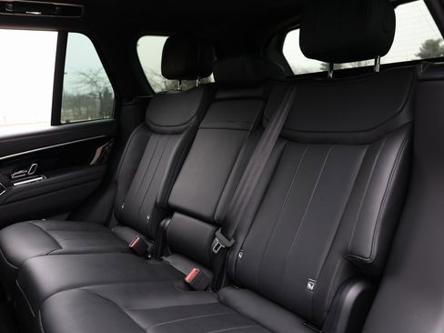 Used 2025 Land Rover Range Rover SE image 6