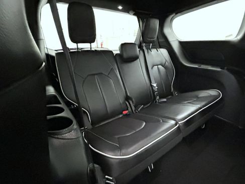 Certified 2026 Chrysler Pacifica Limited FWD image 18